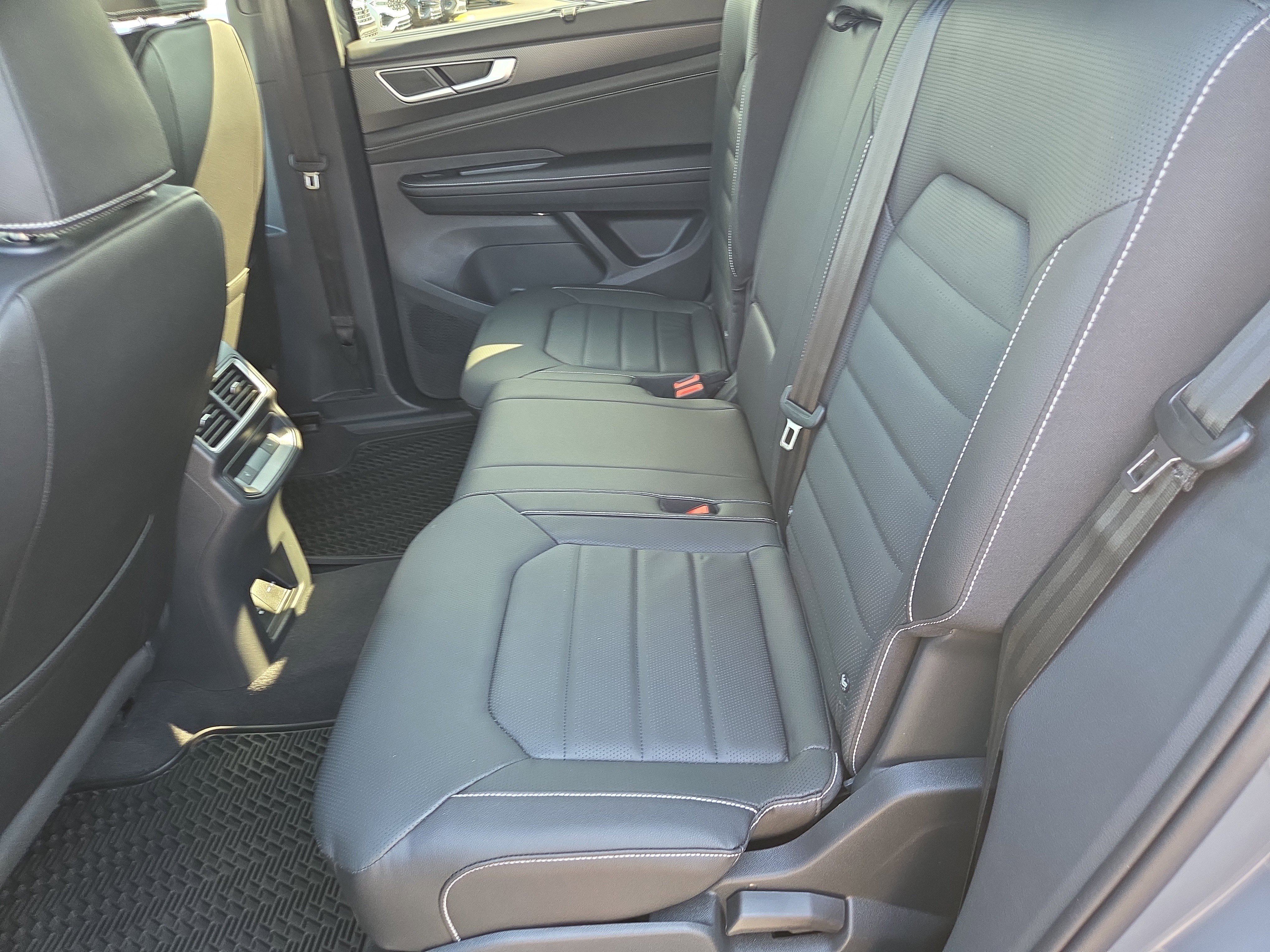 New 2026 Volkswagen Atlas Cross Sport SEL R-Line image 5