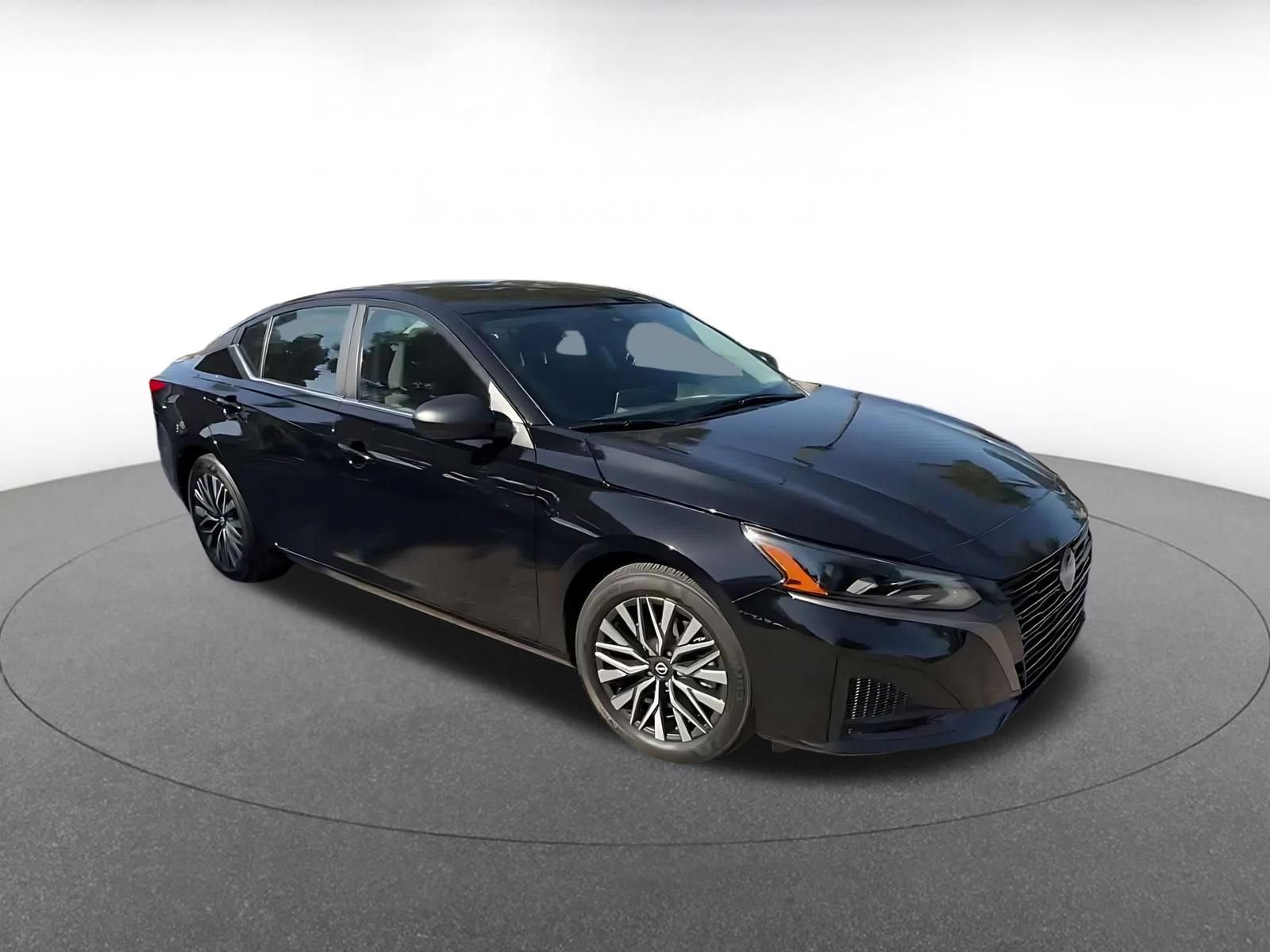 Used 2026 Nissan Altima 2.5 SV FWD image 2