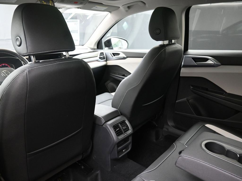 New 2025 Volkswagen Taos SEL image 19