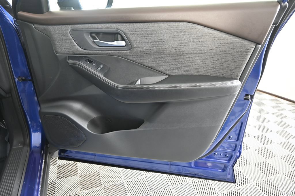 Used 2022 Nissan Rogue SV image 12