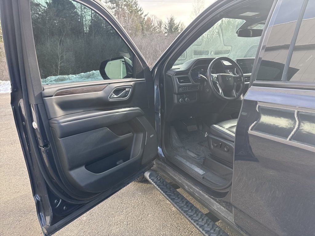 Used 2022 Chevrolet Suburban Z71 w/ Luxury Package image 11