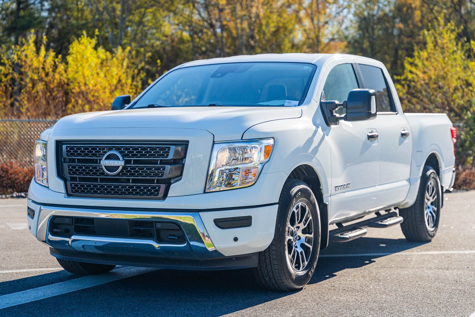 Used 2024 Nissan Titan SV w/ SV Convenience Package image 3