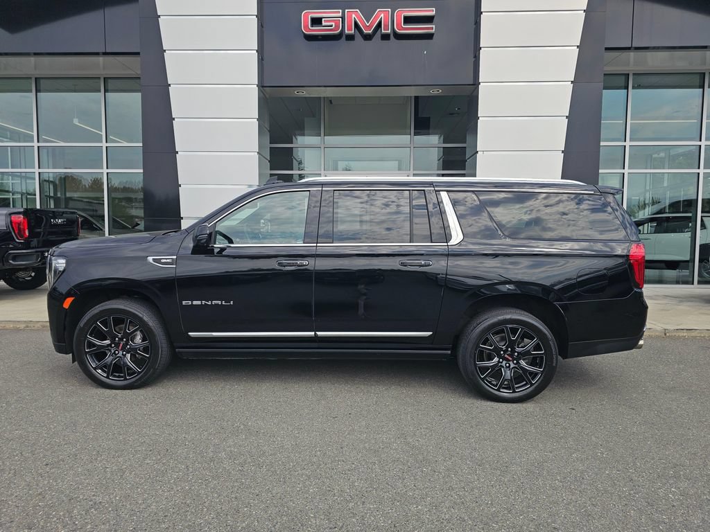 Used 2023 GMC Yukon XL Denali w/ Max Trailering Package AWD/4WD image 4