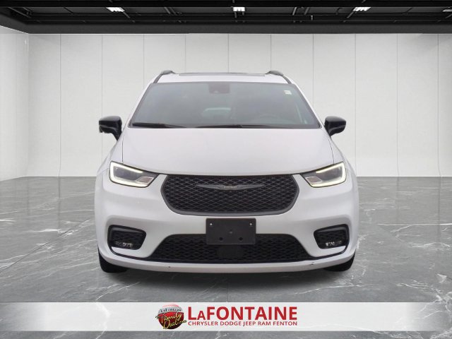 Used 2025 Chrysler Pacifica Limited FWD image 8