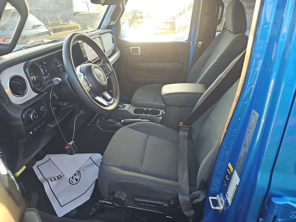 Used 2024 Jeep Wrangler Unlimited Sahara w/ Dual Top Group AWD/4WD image 3
