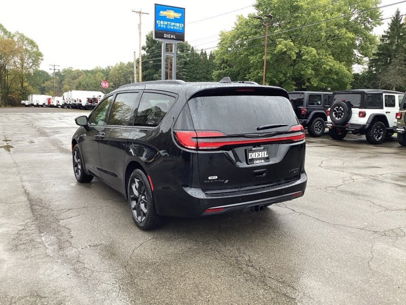 New 2026 Chrysler Pacifica Limited w/ S Appearance Package image 5