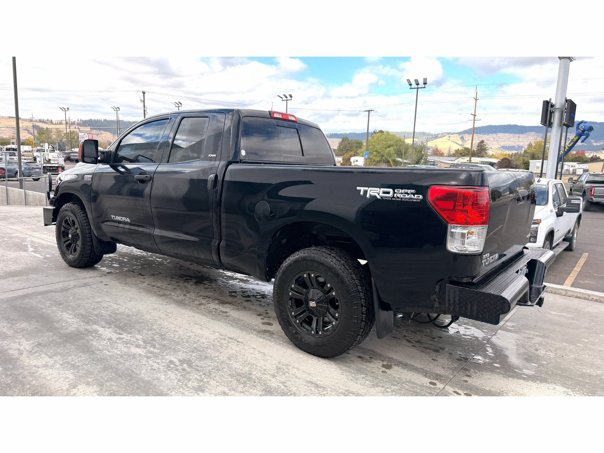 Used 2010 Toyota Tundra 4x4 Double Cab w/ TRD Off-Road Pkg image 5