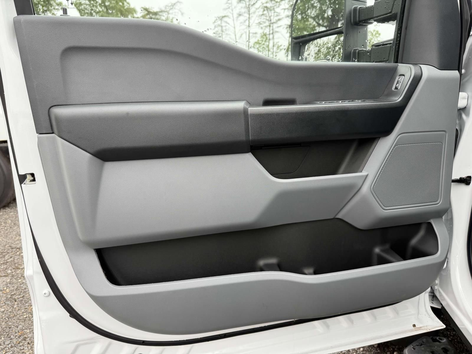 New 2025 Ford F550 4x4 Crew Cab Super Duty image 8