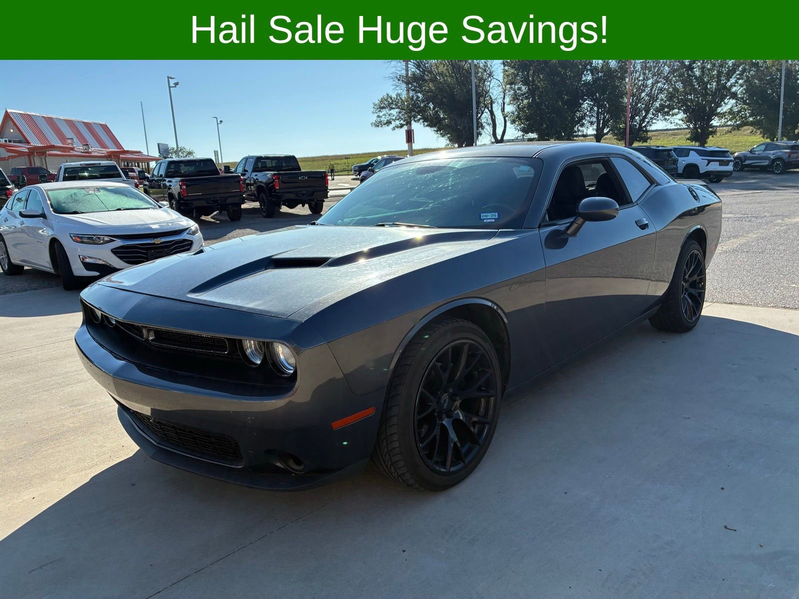 Used 2015 Dodge Challenger SXT RWD image 1