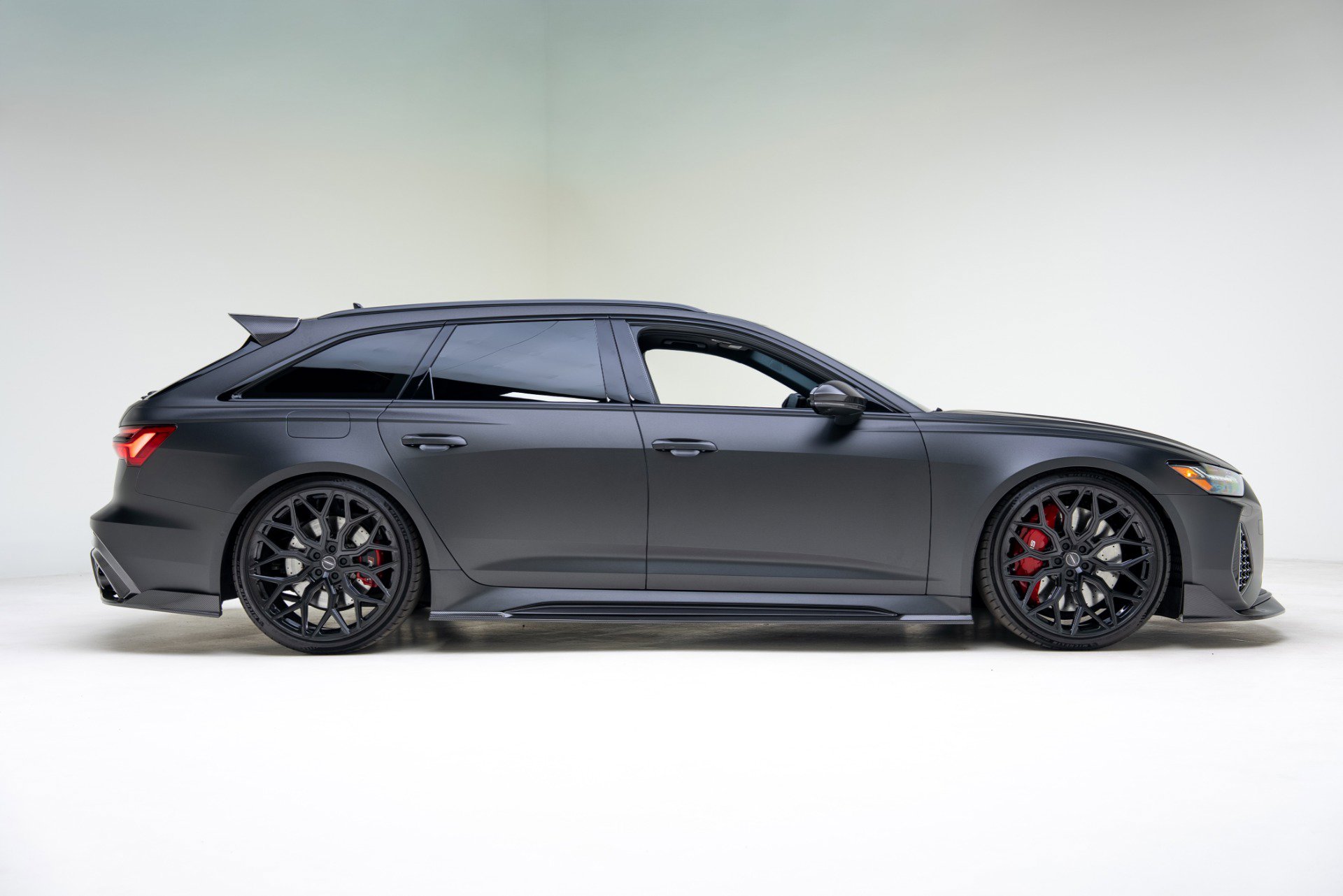 Used 2025 Audi RS 6 performance image 3