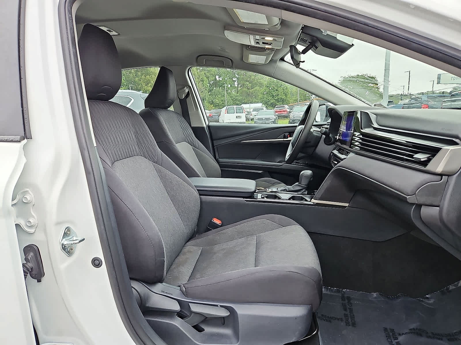 Used 2025 Toyota Camry LE FWD image 32