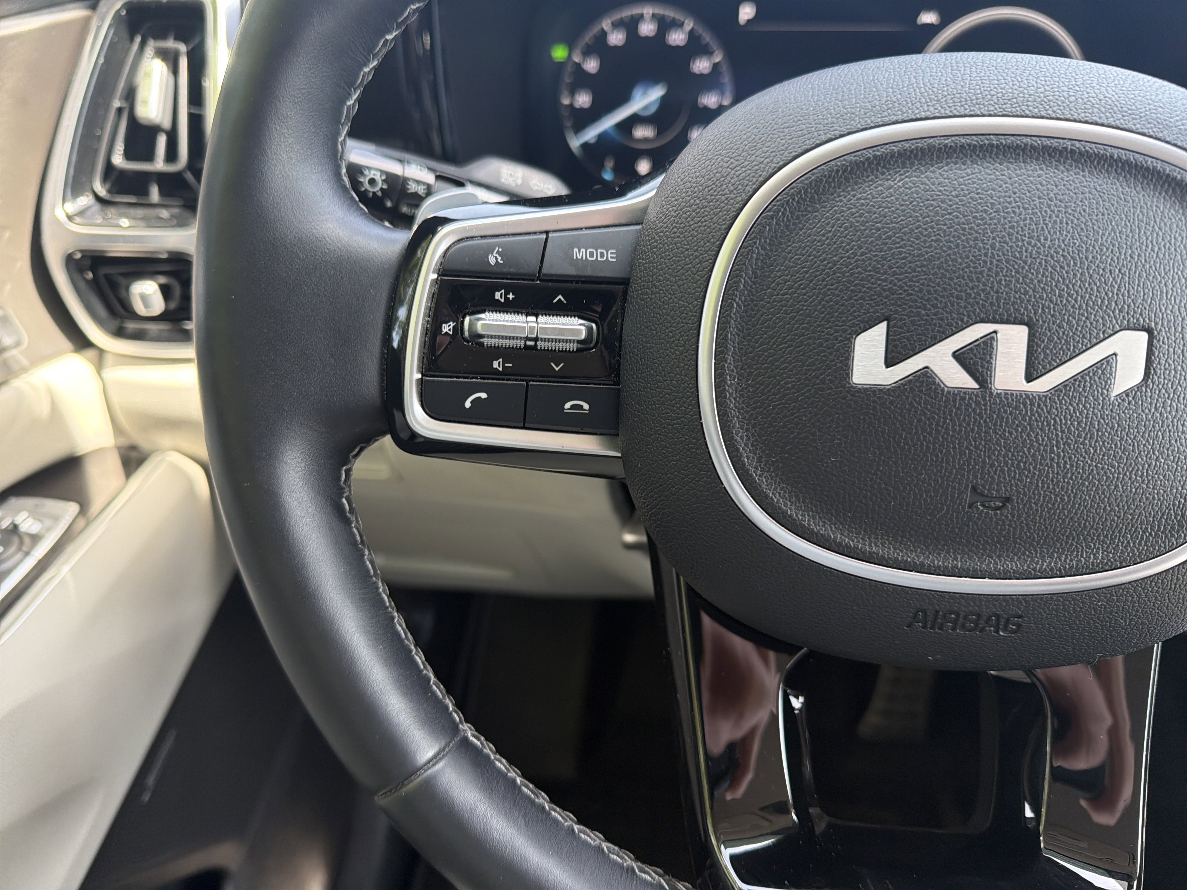 Used 2023 Kia Sorento SX Prestige image 19