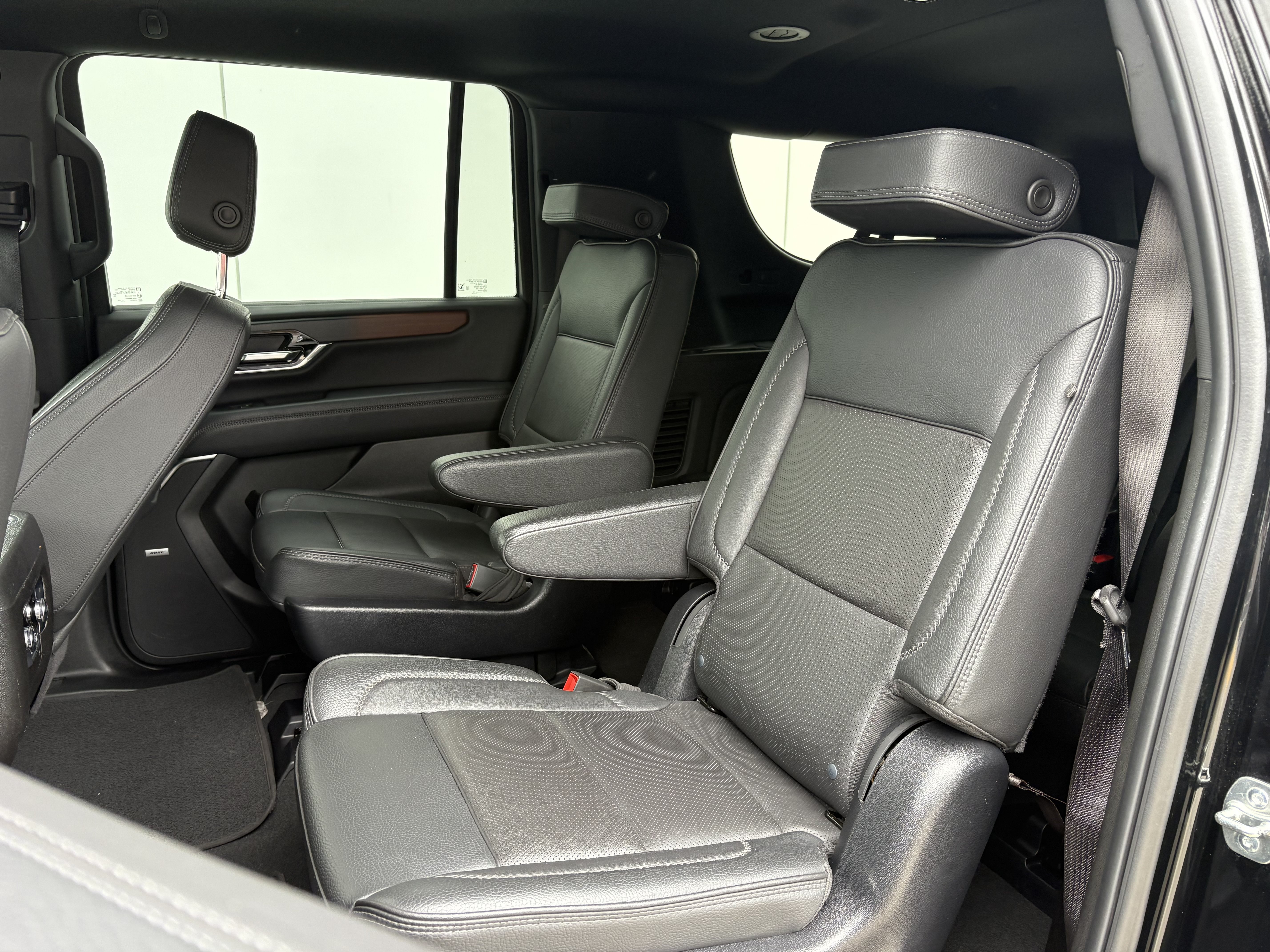Used 2025 GMC Yukon XL Denali AWD/4WD image 13