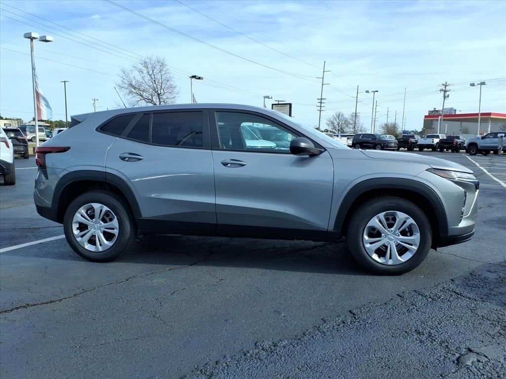 New 2026 Chevrolet Trax LS w/ Driver Confidence Package image 2