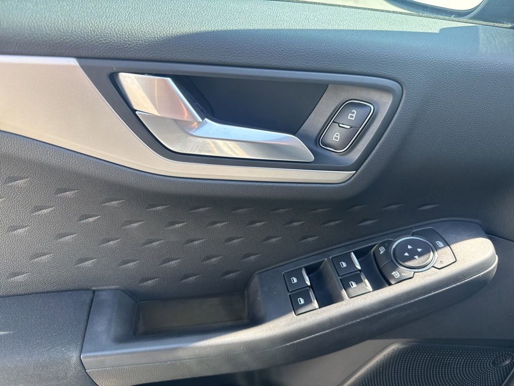 Used 2020 Ford Escape SE FWD image 4