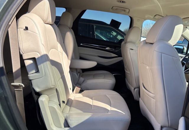 Used 2023 Buick Enclave Essence image 10