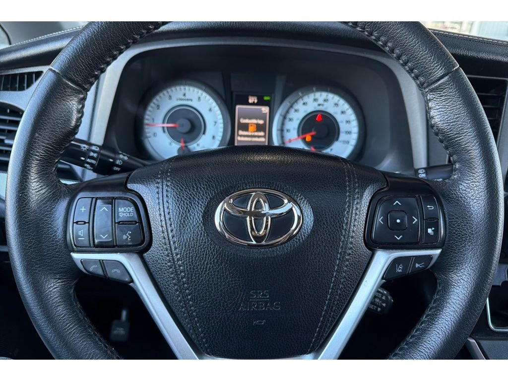 Used 2020 Toyota Sienna SE w/ SE Preferred Package image 29