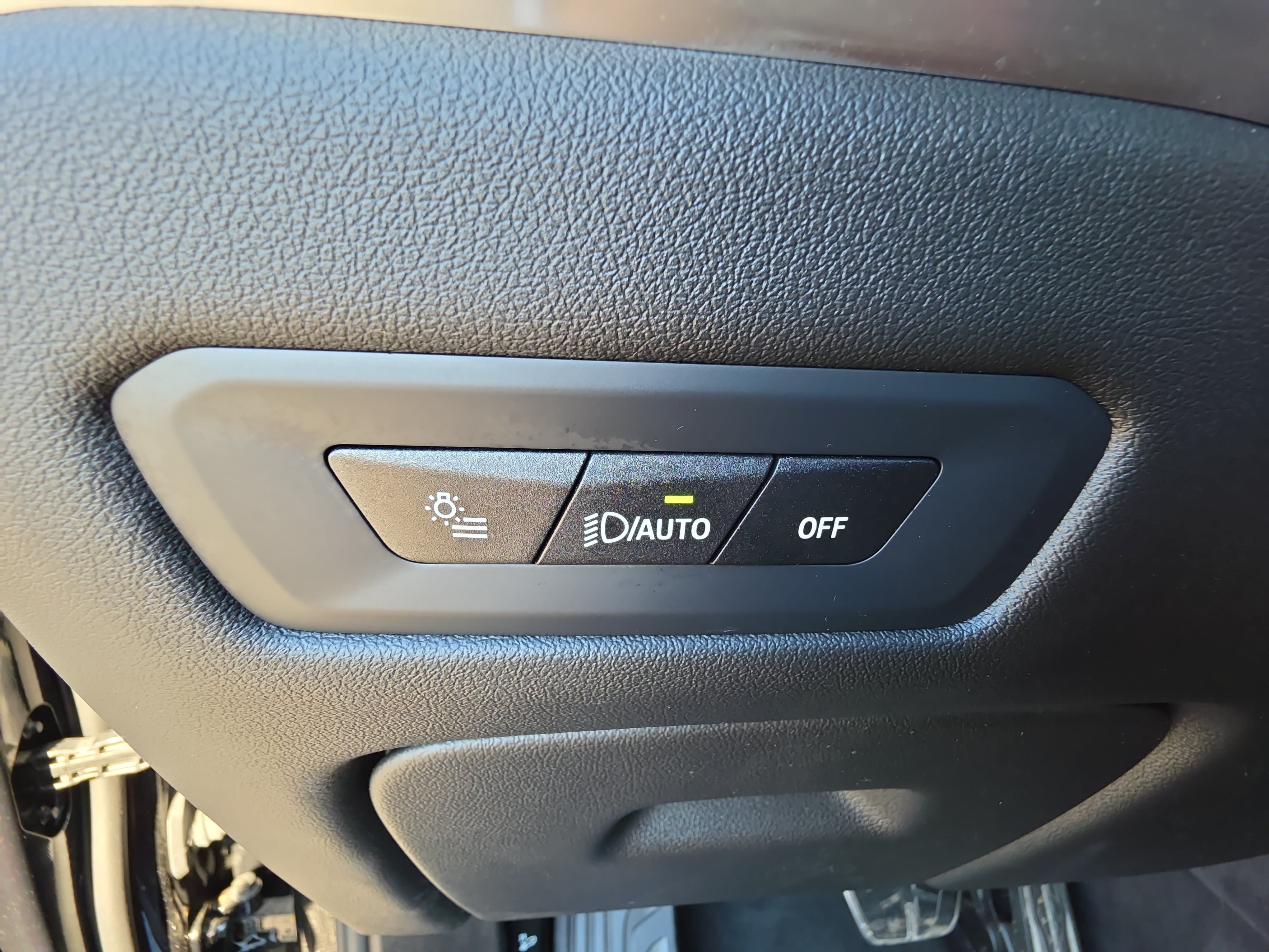 Used 2025 BMW X5 xDrive40i w/ M Sport Package AWD/4WD image 26