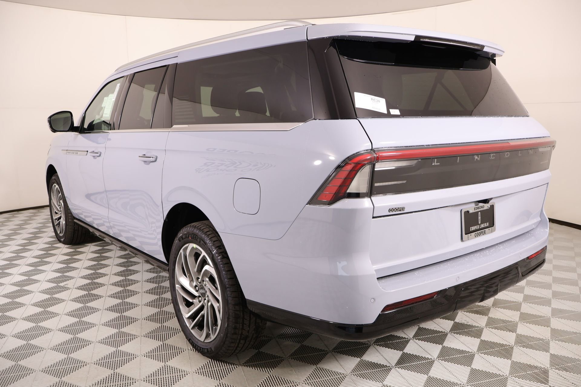 New 2026 Lincoln Navigator L Reserve AWD/4WD image 25
