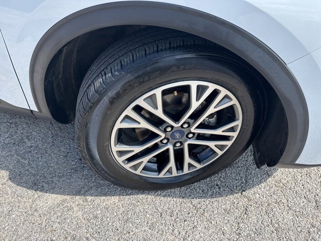 Used 2020 Ford Escape SEL image 12