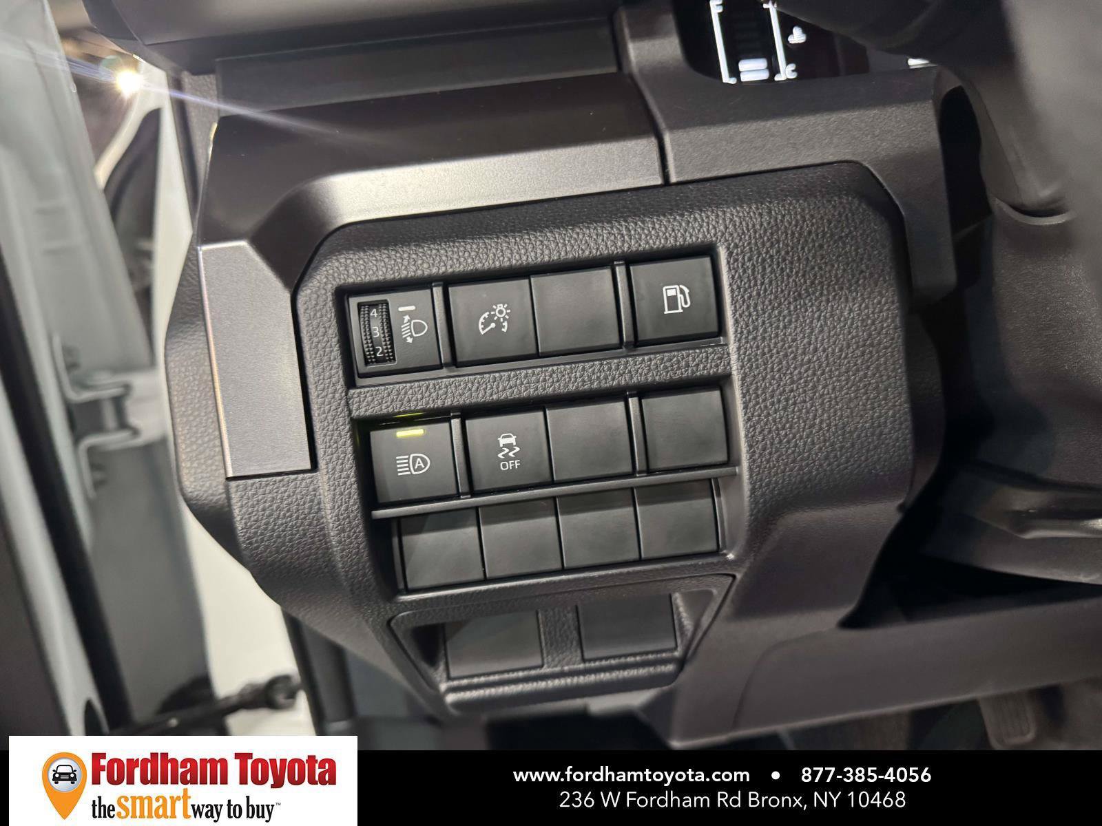 Used 2025 Toyota 4Runner SR5 AWD/4WD image 19