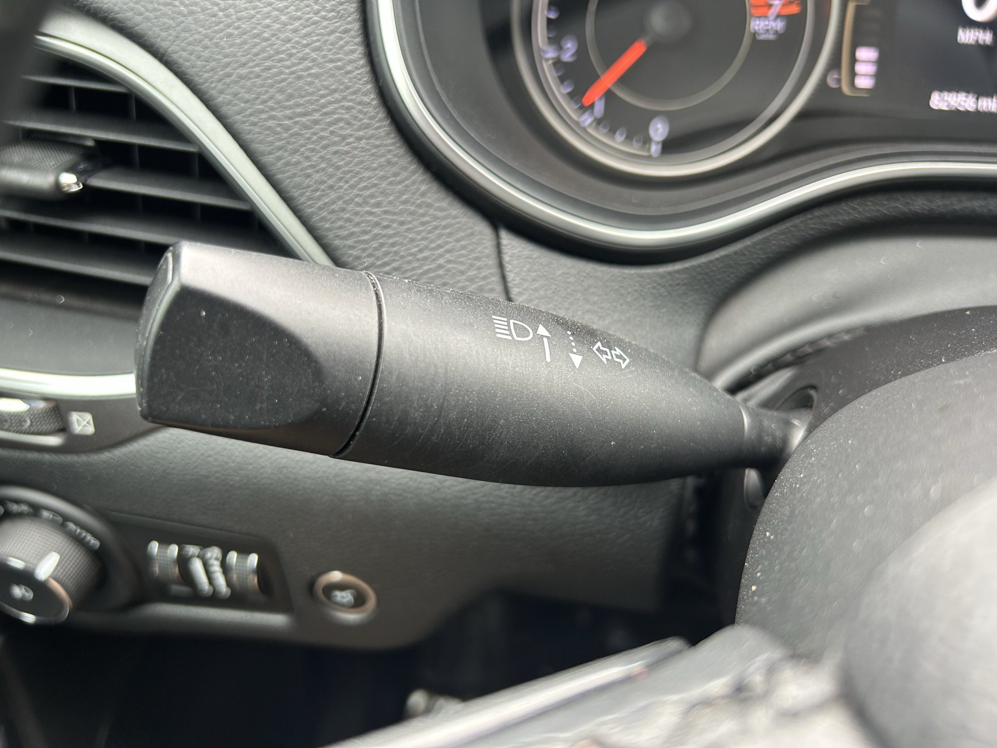 Used 2019 Jeep Cherokee Latitude Plus w/ Comfort/Convenience Group FWD image 13