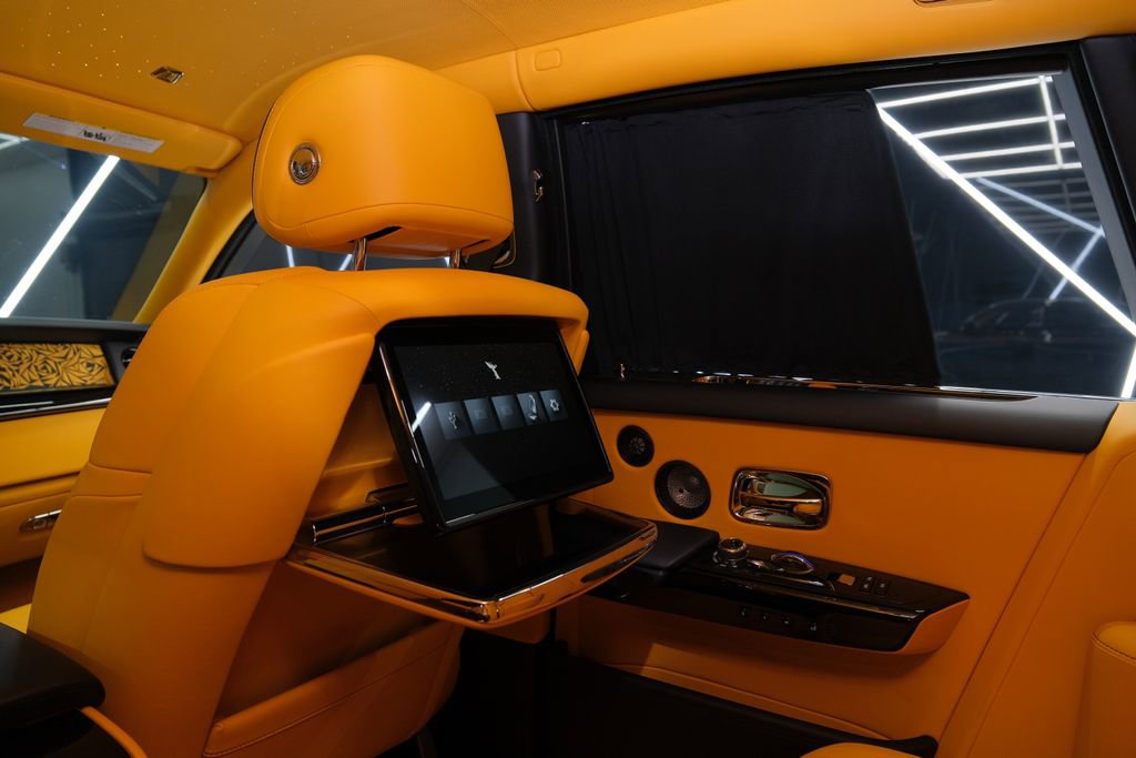 Used 2026 Rolls-Royce Phantom Sedan image 81