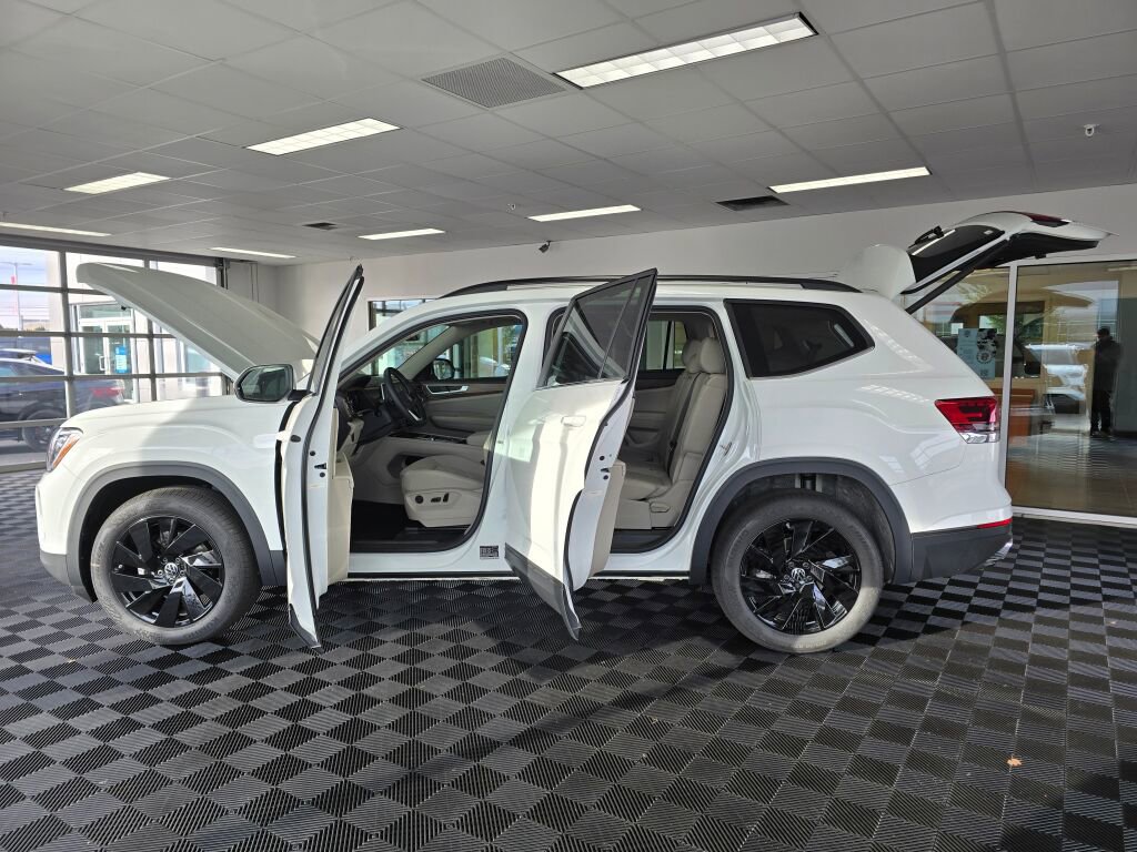 New 2024 Volkswagen Atlas SE image 14