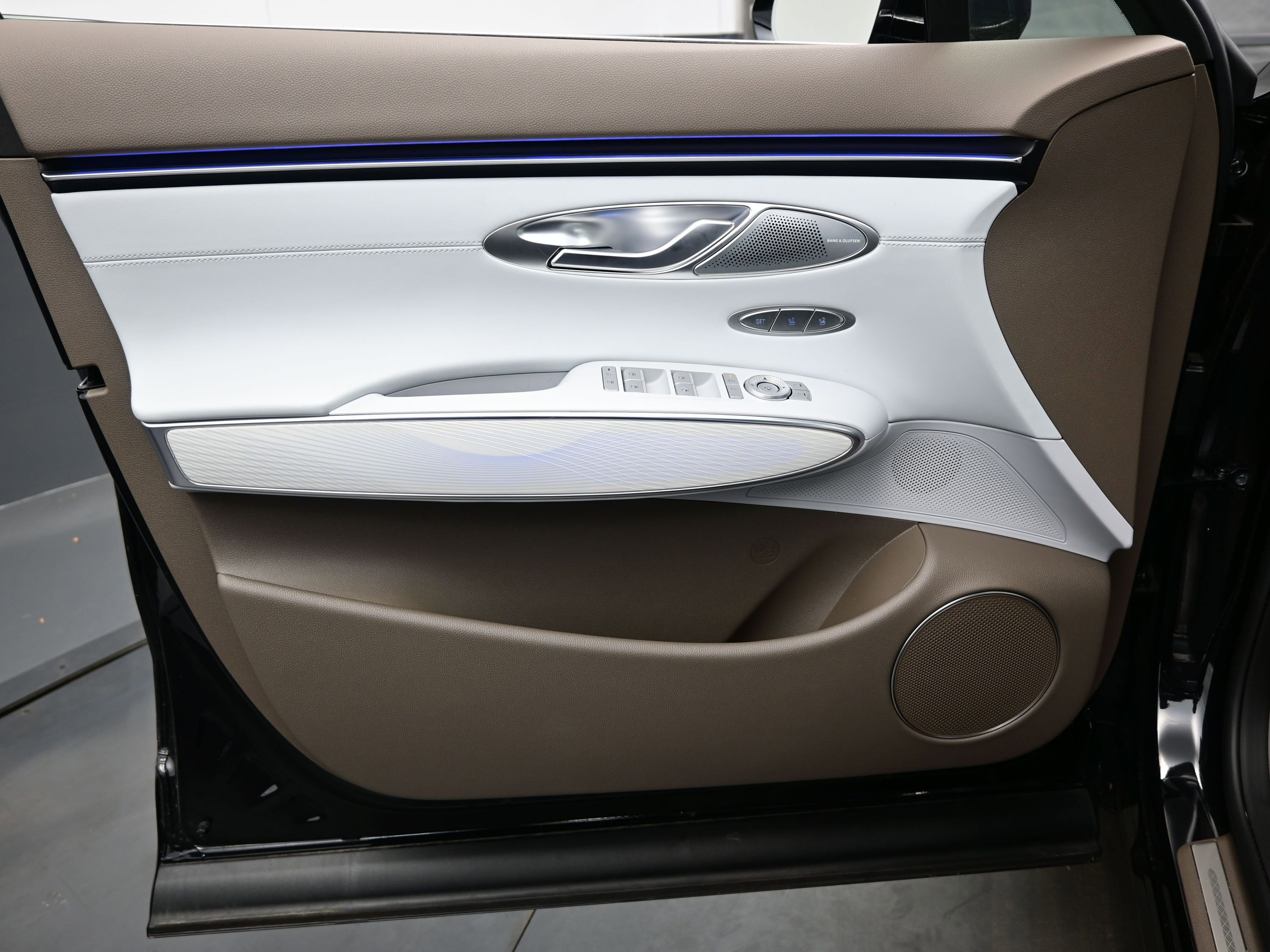 Certified 2026 Genesis GV70 2.5T Advanced image 9