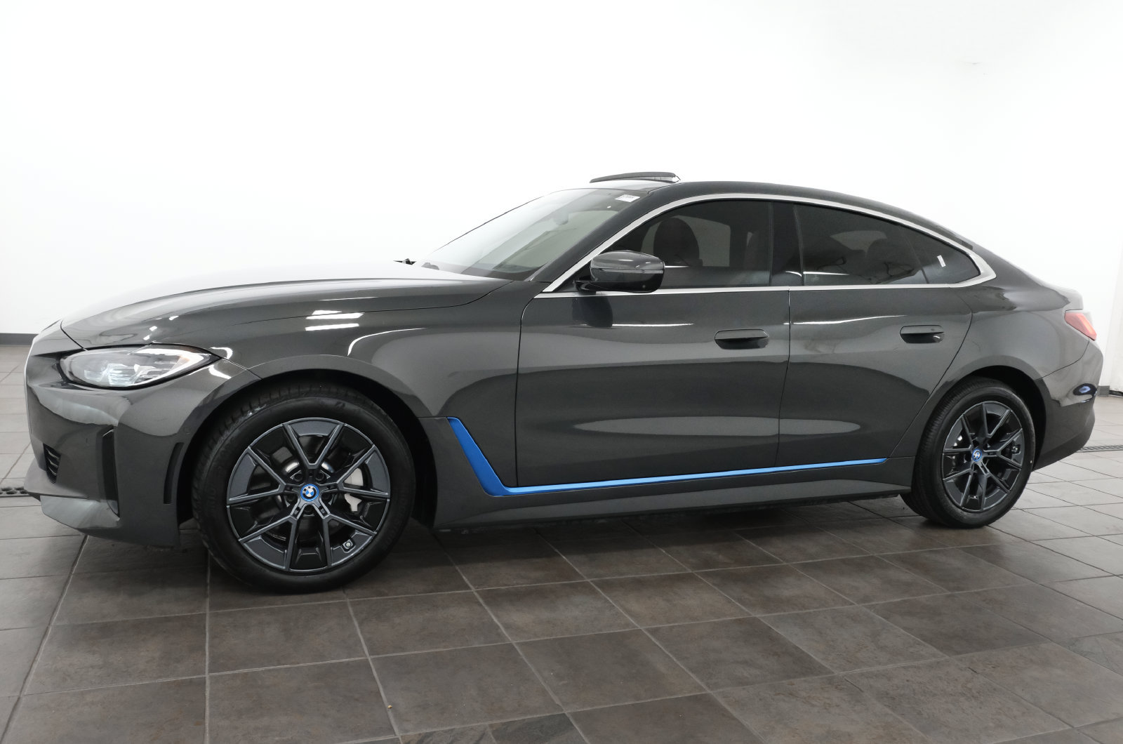 Used 2024 BMW i4 eDrive35 w/ Premium Package RWD image 2