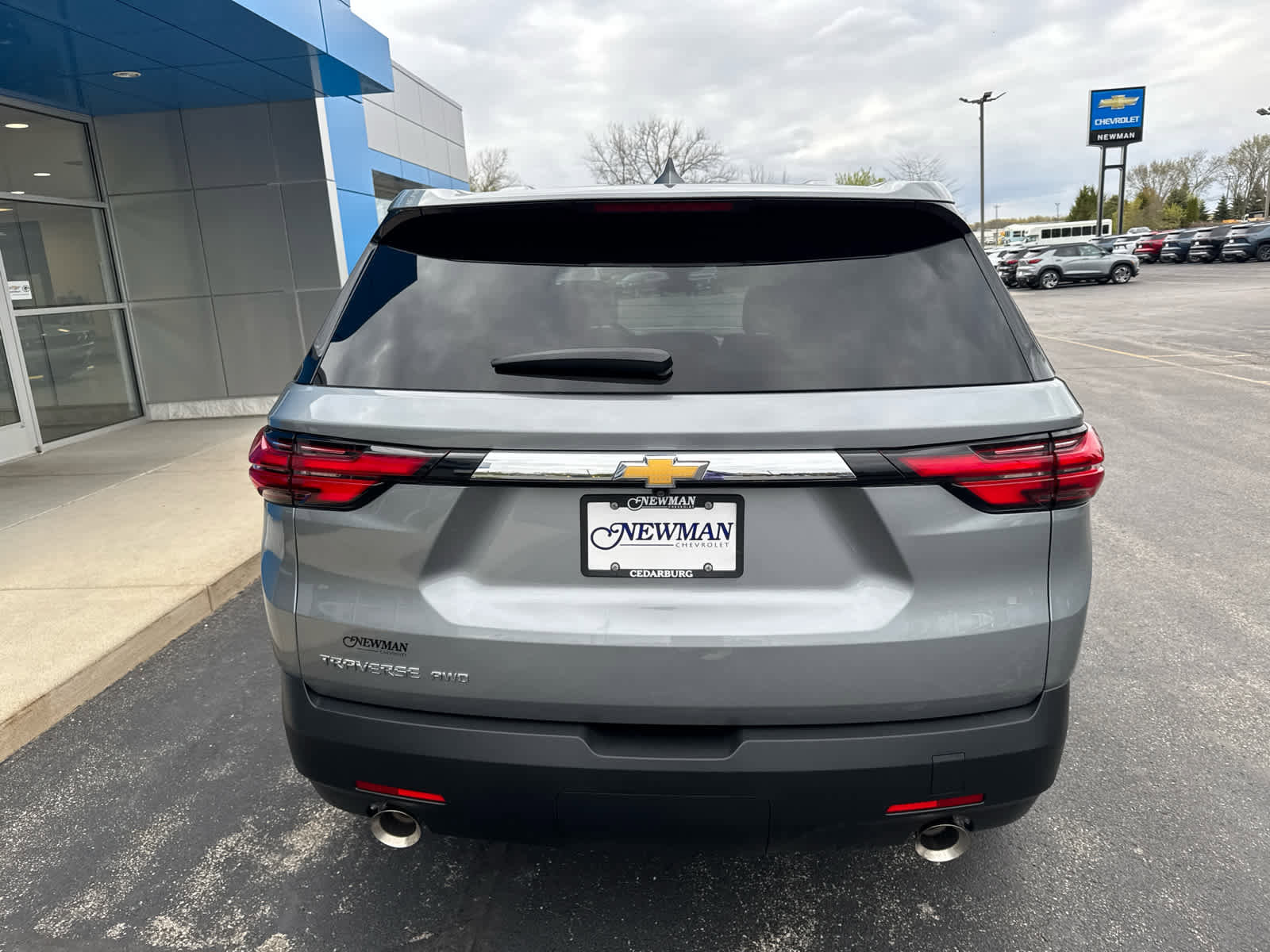 Used 2023 Chevrolet Traverse LS w/ Safety Package AWD/4WD image 9