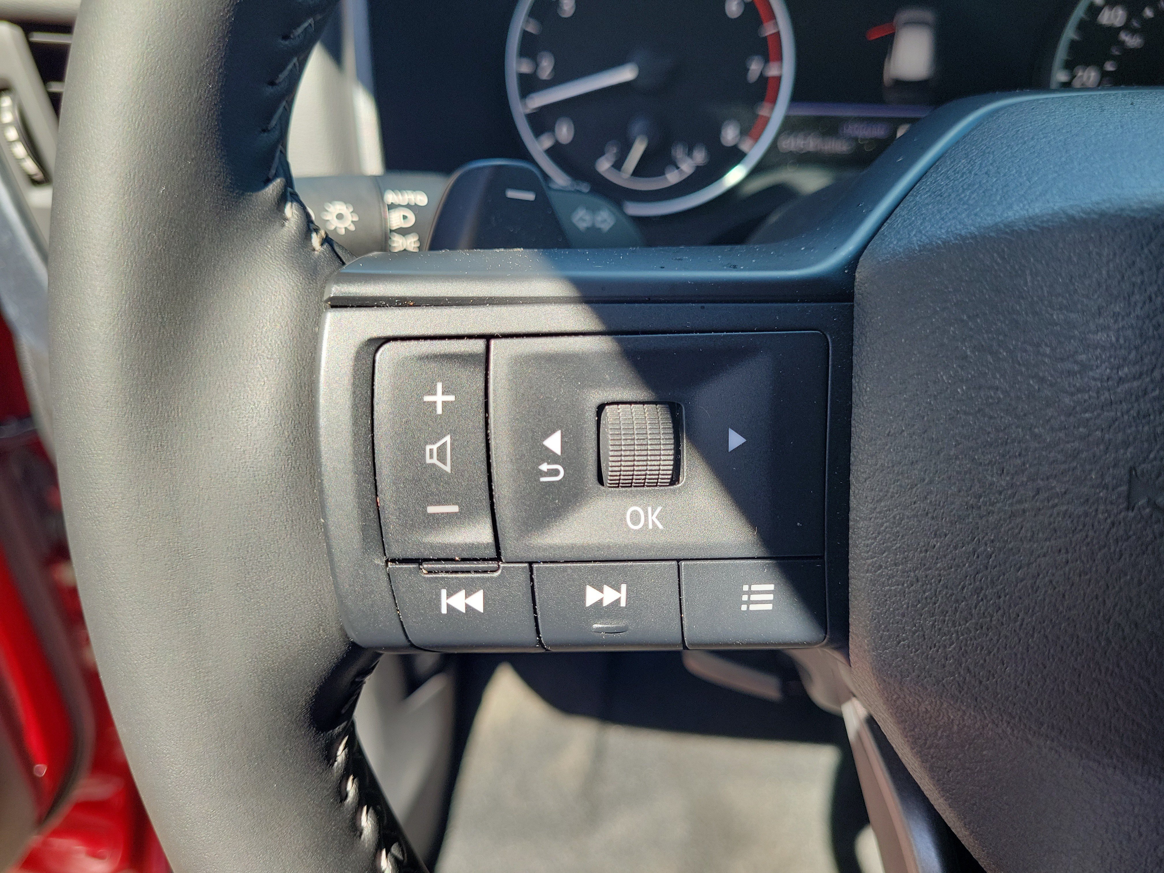Certified 2026 Nissan Rogue SV FWD image 18