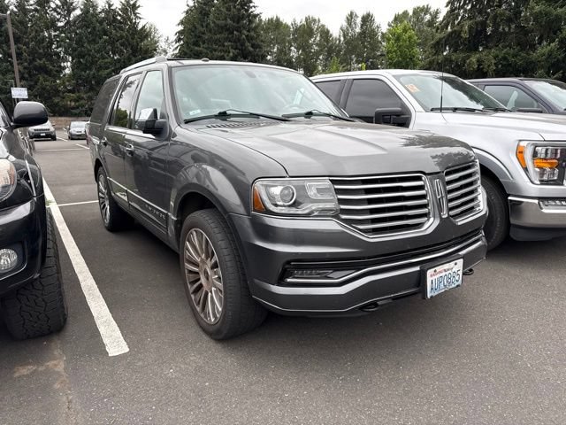 Used 2015 Lincoln Navigator 4WD image 2