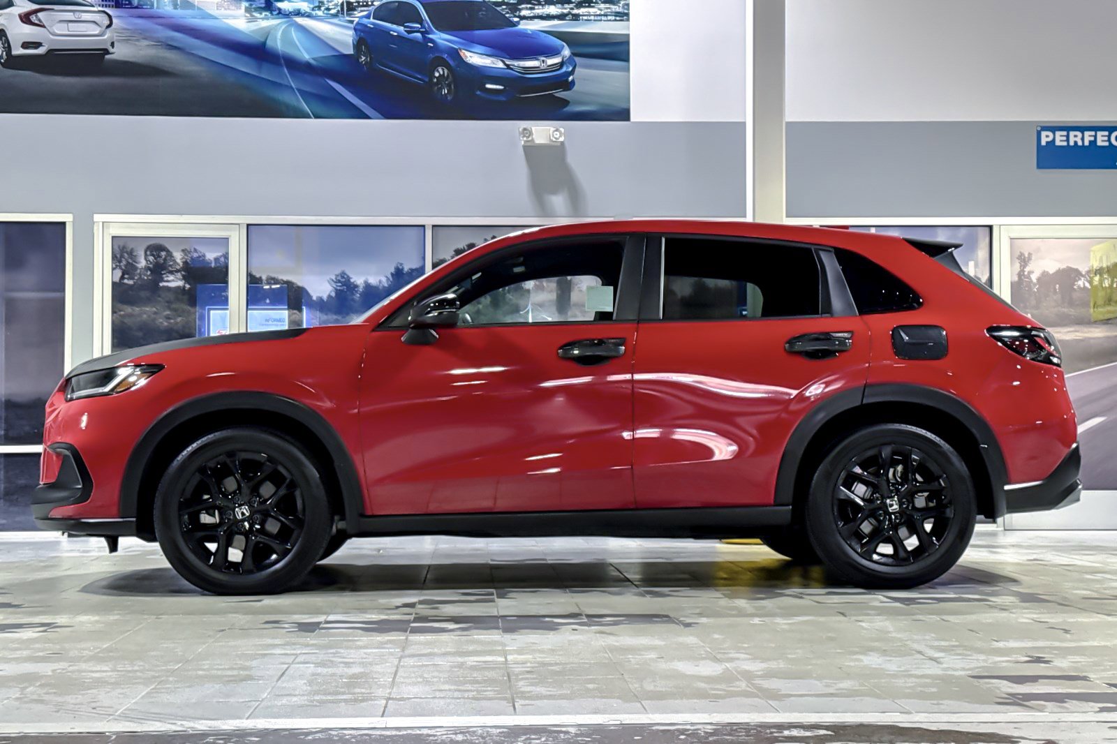 Used 2024 Honda HR-V Sport image 2