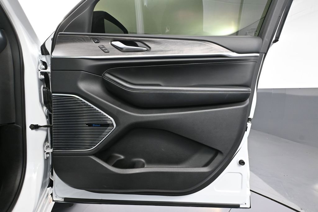 Used 2021 Jeep Grand Cherokee L Overland w/ Advanced Protech Group III image 56