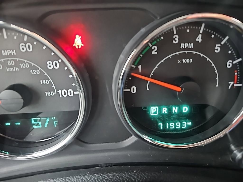 Used 2015 Jeep Wrangler Unlimited Rubicon w/ Connectivity Group image 18