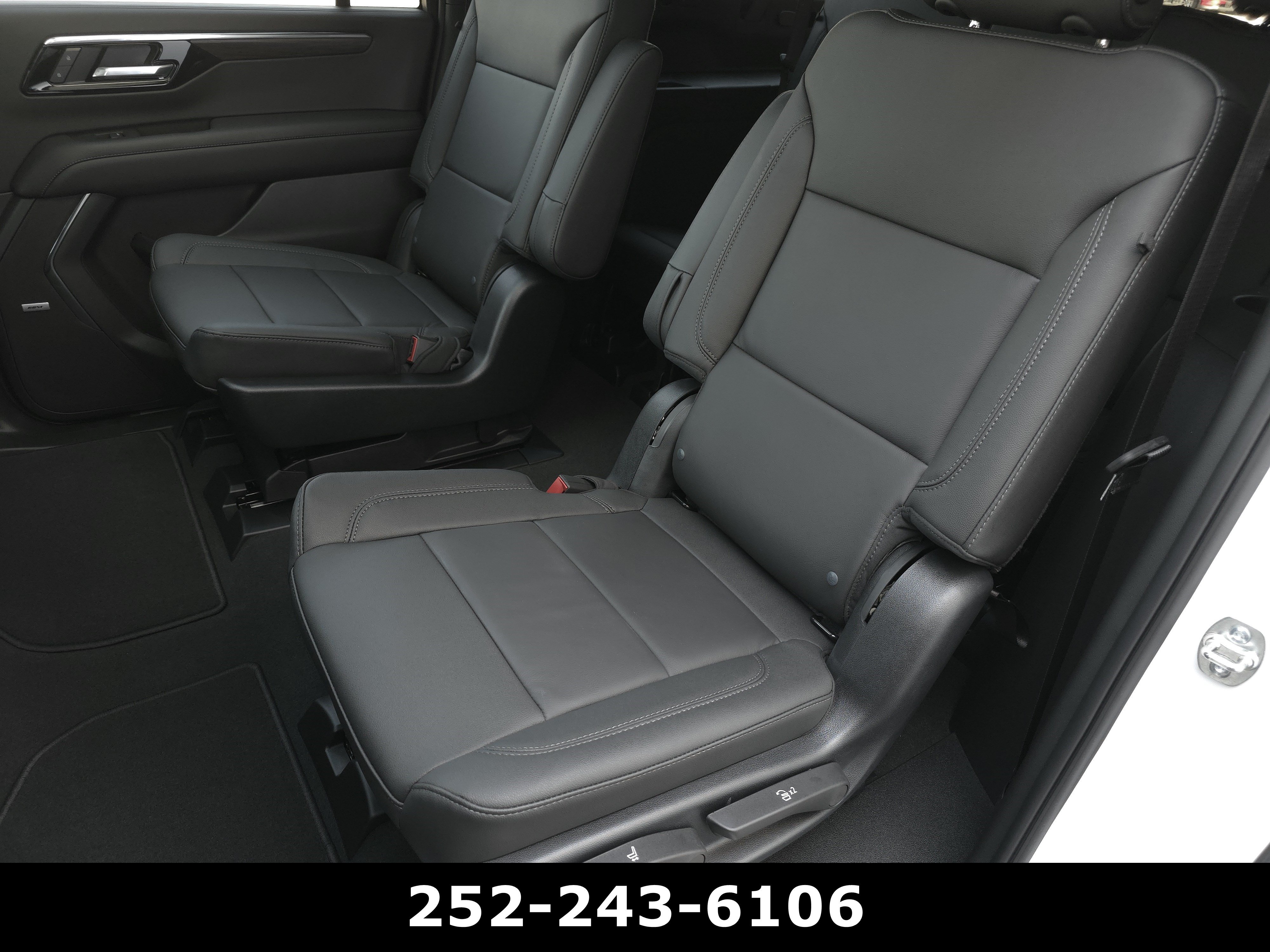 Used 2025 Chevrolet Suburban Z71 w/ Z71 Off-Road Package AWD/4WD image 34