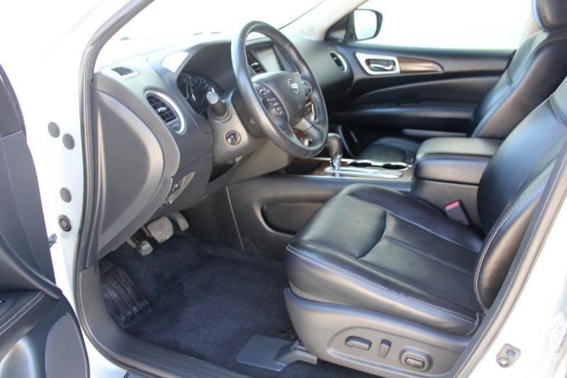 Used 2018 Nissan Pathfinder Platinum w/ Cargo Package FWD image 12