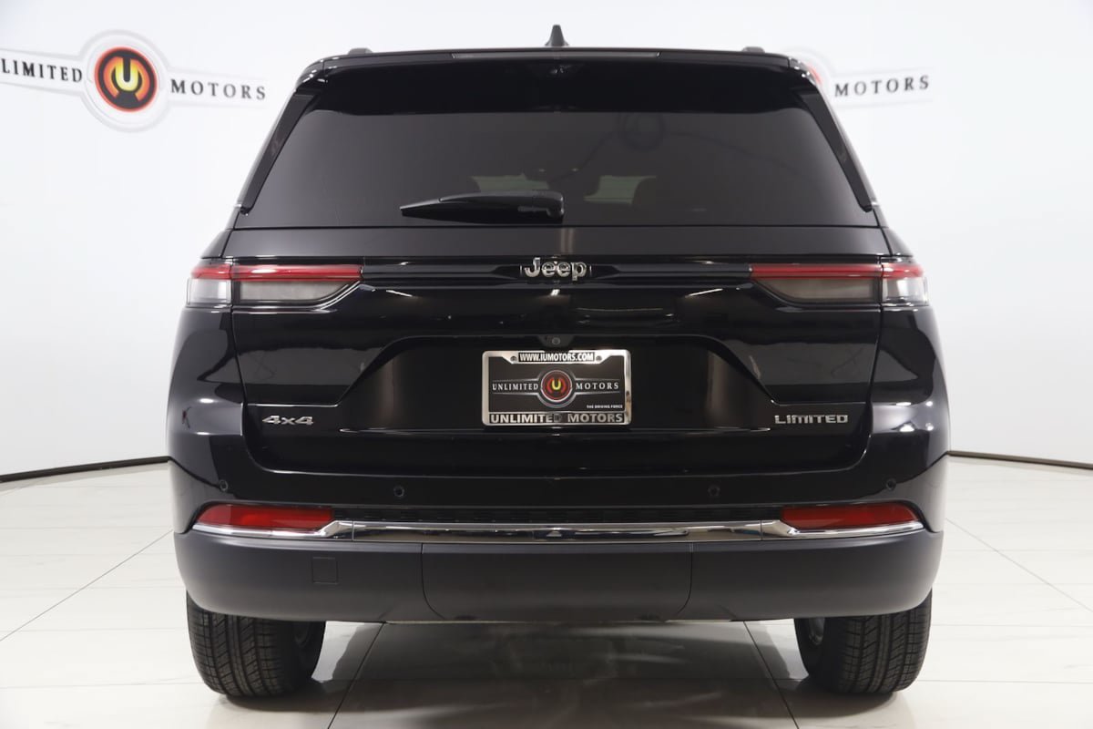 Used 2023 Jeep Grand Cherokee Limited w/ Luxury Tech Group II AWD/4WD image 45