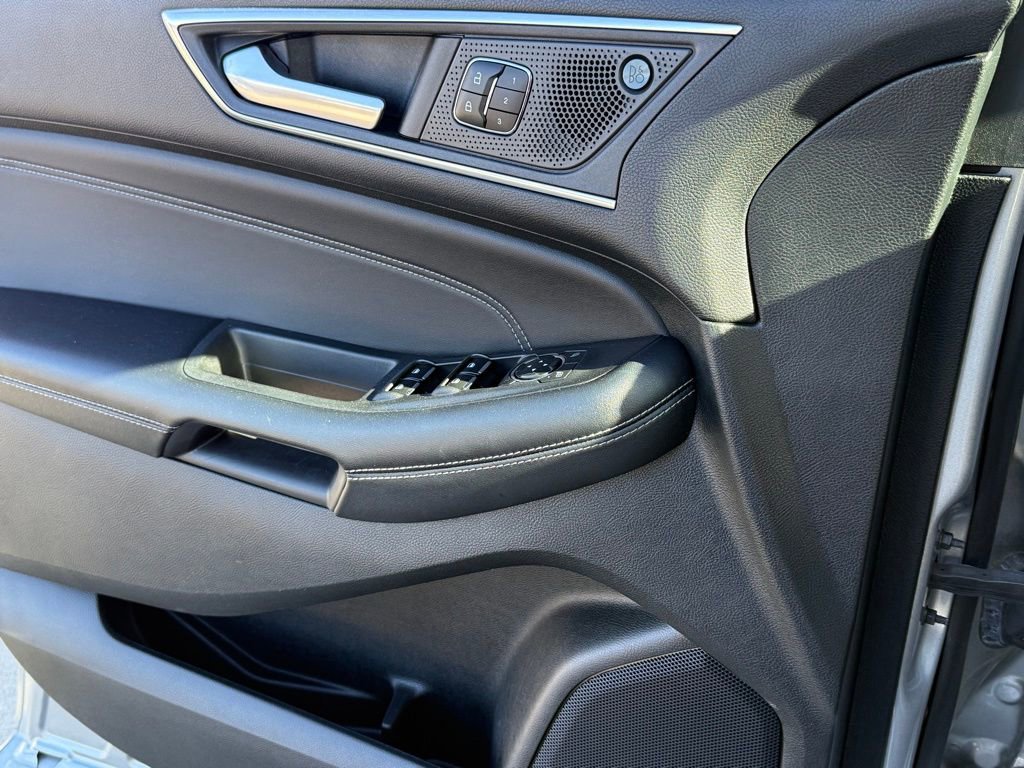 Used 2023 Ford Edge Titanium image 29