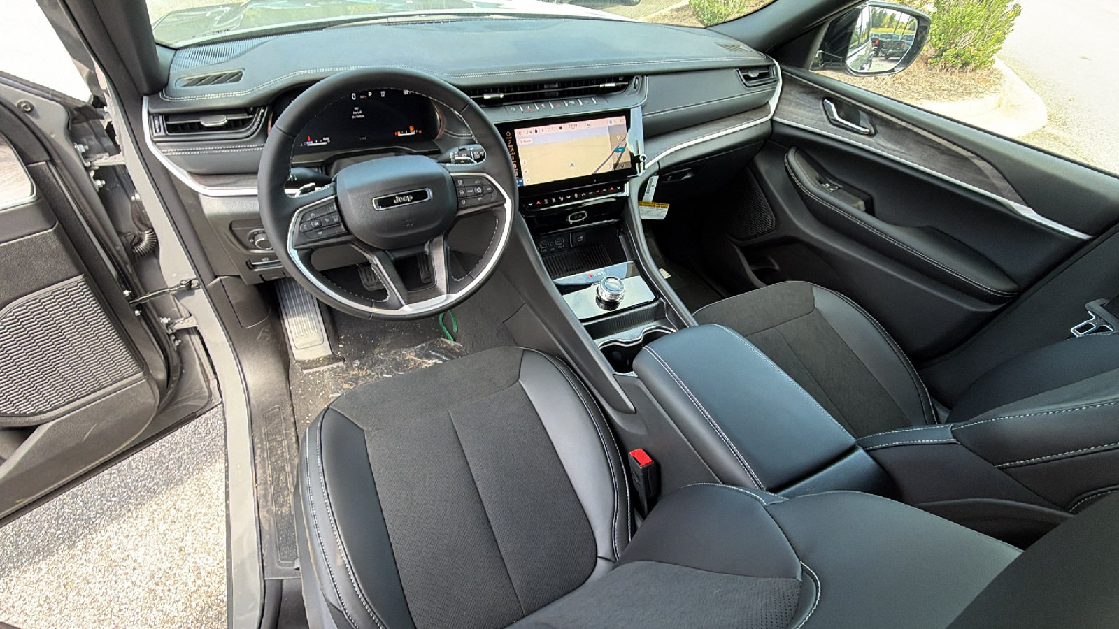 New 2027 Jeep Grand Cherokee Altitude RWD image 20