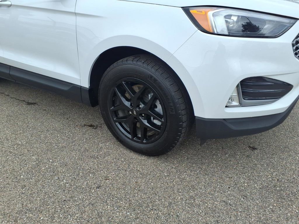 Used 2023 Ford Edge SEL w/ Convenience Package image 5