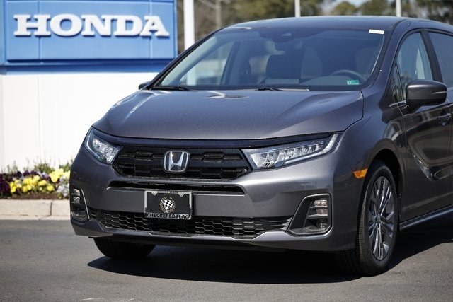 New 2026 Honda Odyssey Touring image 2