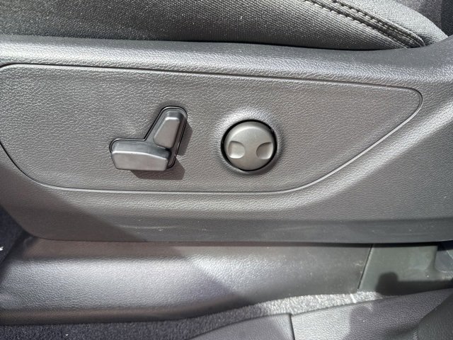 New 2026 RAM 1500 4x4 Crew Cab image 19