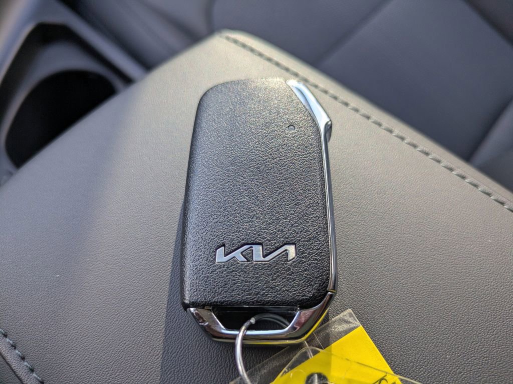 Used 2025 Kia Niro EX image 29