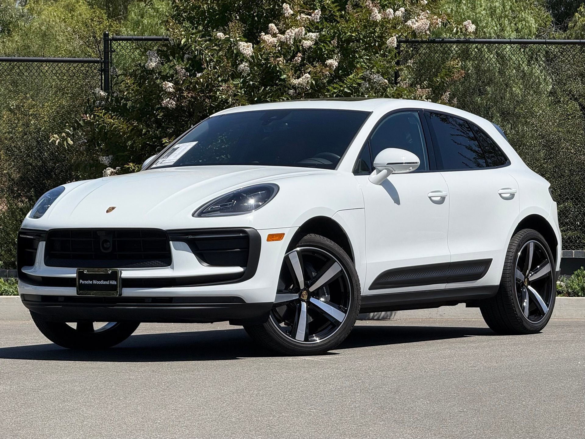 Used 2026 Porsche Macan AWD/4WD image 1
