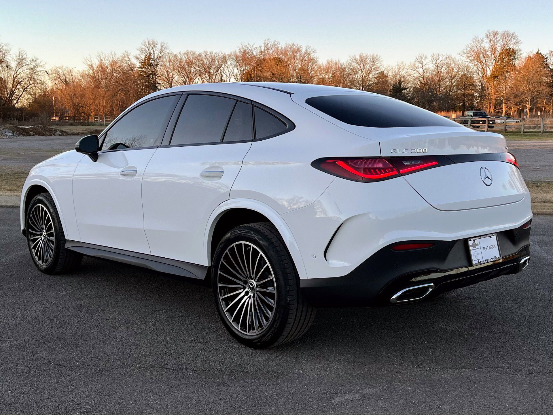 Used 2025 Mercedes-Benz GLC 300 4MATIC NIGHT PKG, AMG LINE PKG image 4