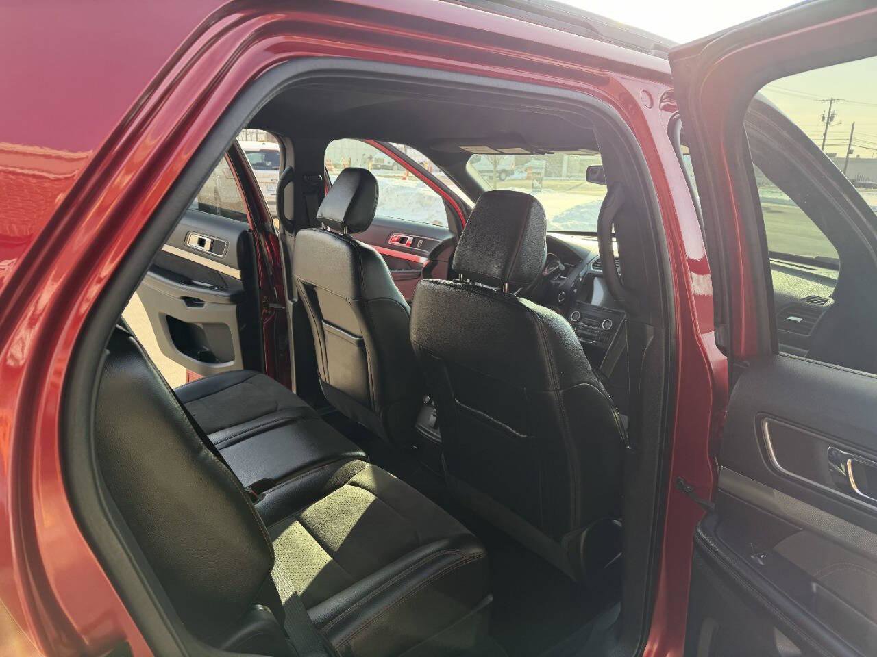 Used 2018 Ford Explorer XLT w/ Equipment Group 202A image 24