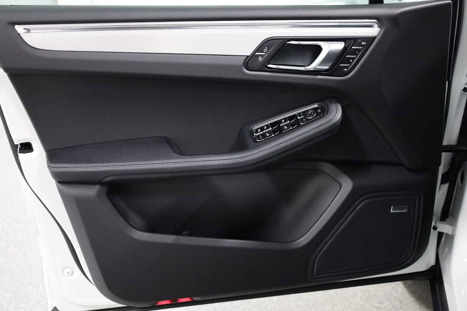 New 2026 Porsche Macan image 16