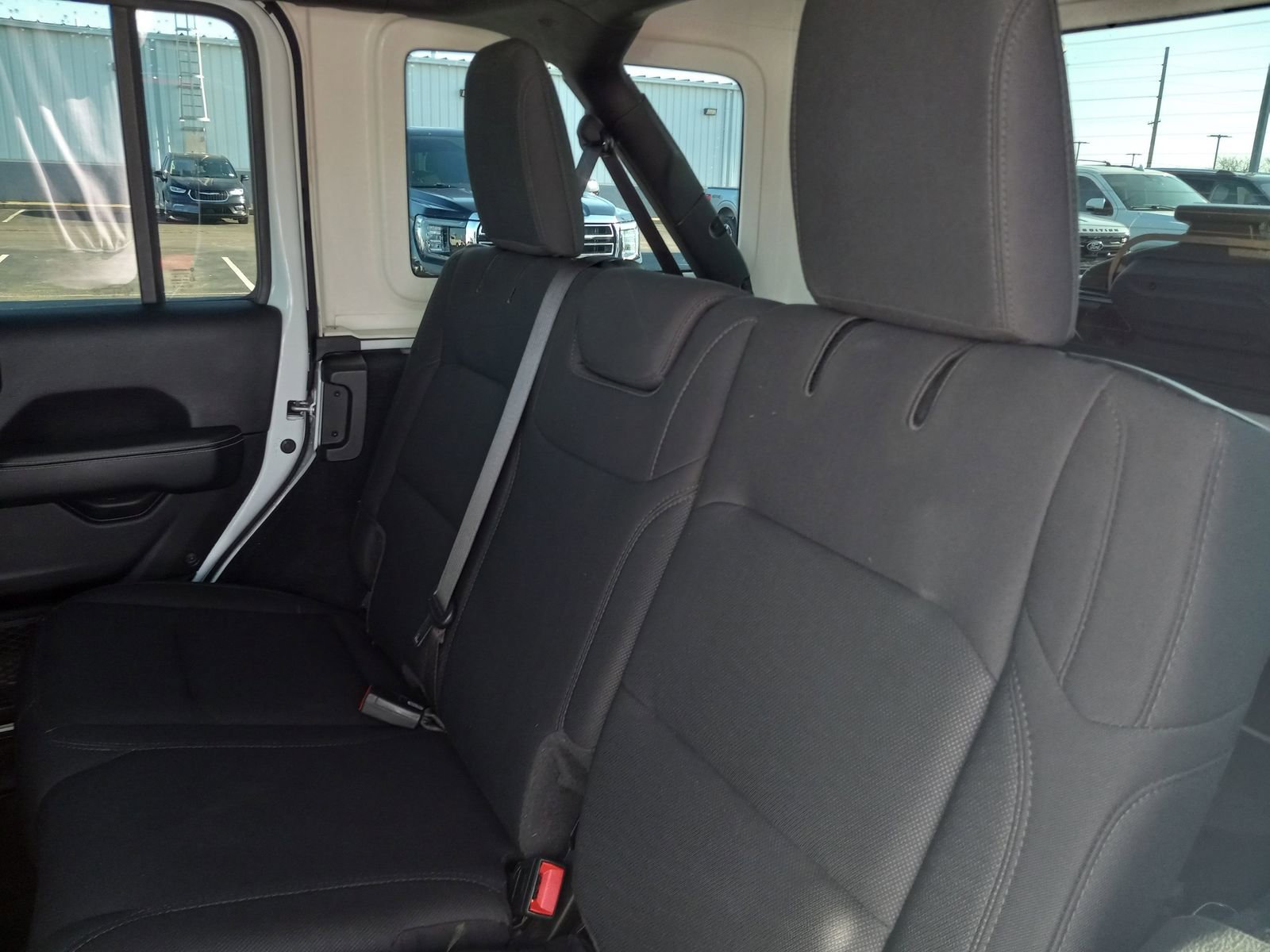 Used 2020 Jeep Wrangler Unlimited Sahara image 12